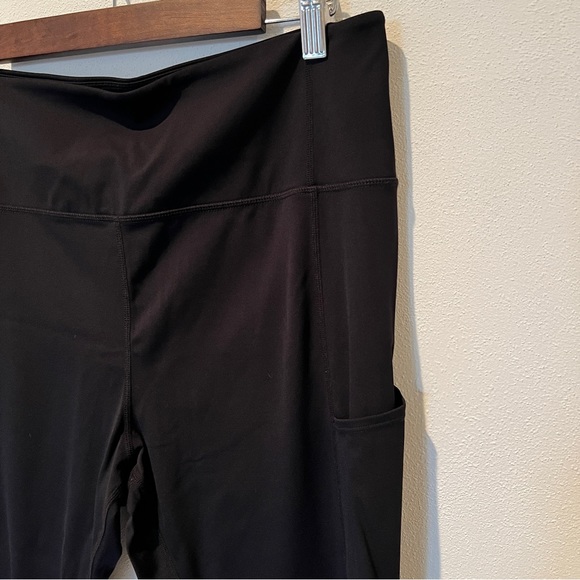 Zyia Active Black Flower Power Luxe Two Pocket Leggings - Picture 10 of 12